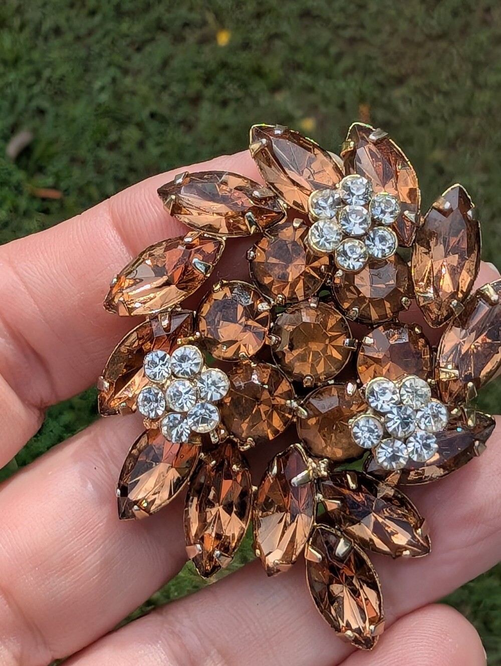 1950s Designer Weiss Smoky Quartz Crystal Flower Brooch Pin
